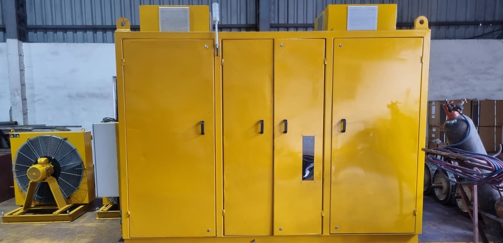Hydraulic power pack with cooler